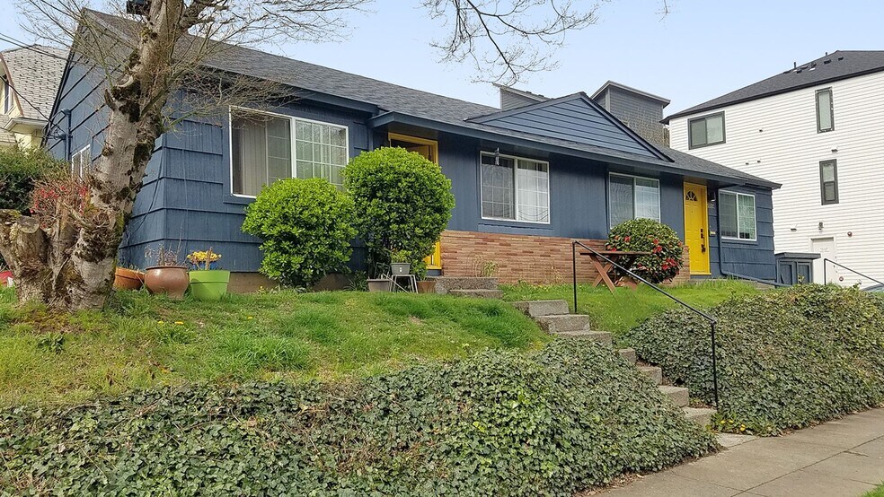 Primary Photo - 5535-5535 SE 17th Ave