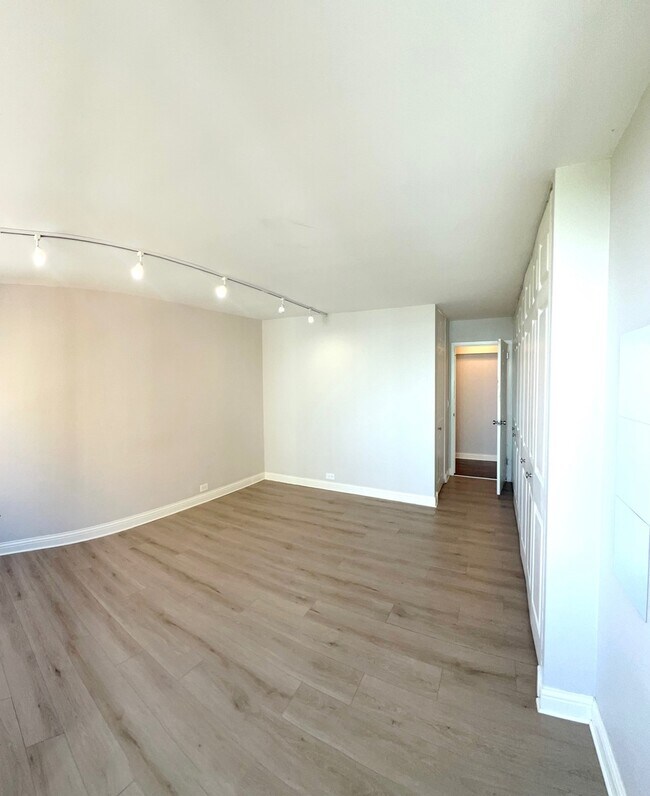 Building Photo - 2800 N Lake Shore Dr
