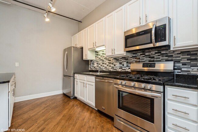 Building Photo - 6 S Laflin St