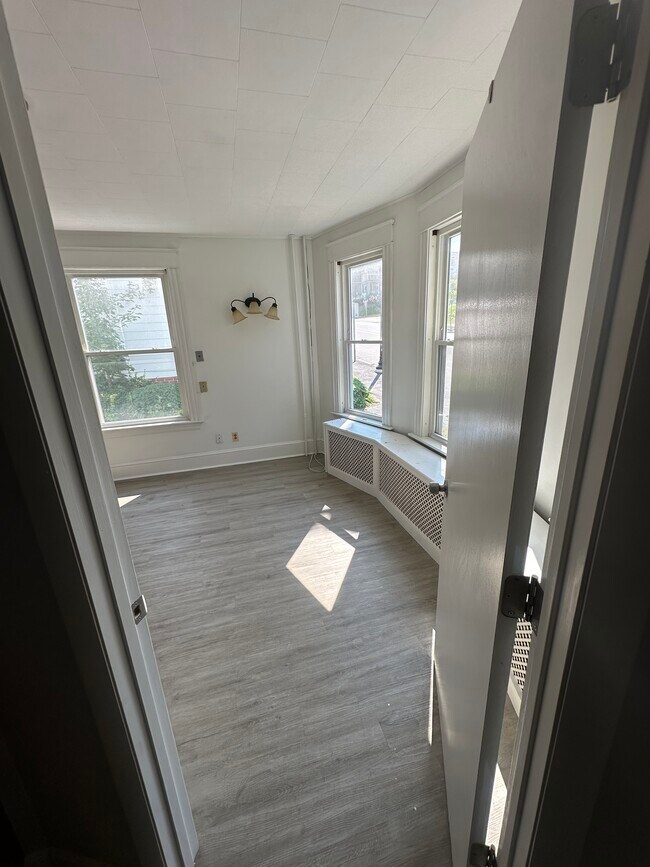 Building Photo - 48 Third St