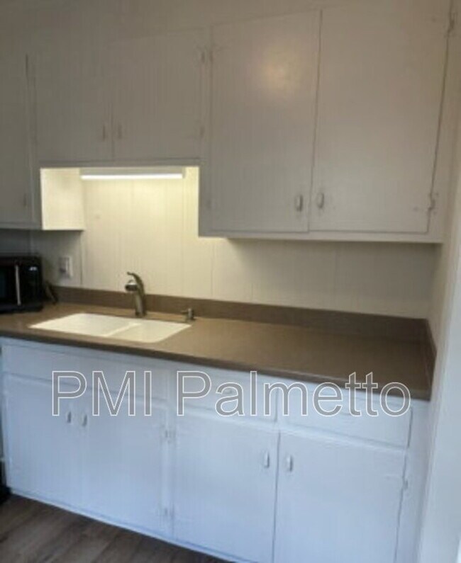 Building Photo - 1216 Chevis St
