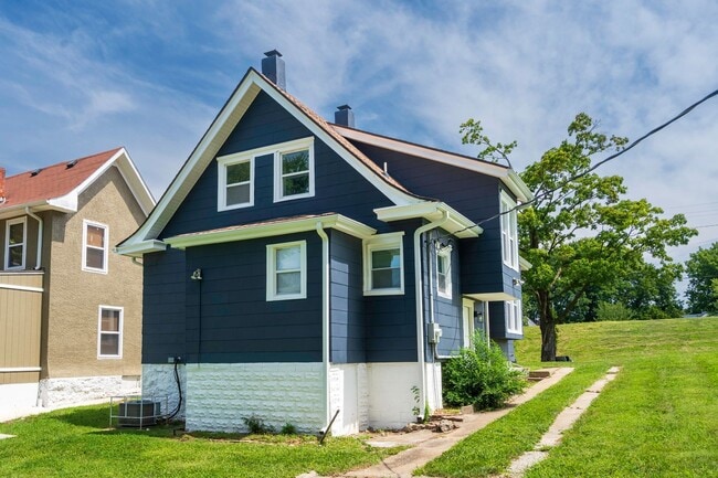 Building Photo - Charming 3-Bedroom Home with Spacious Layout and Bonus Utility Space