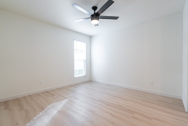 Building Photo - LEASE PENDING - 2 Bedroom, 2 Bath Coastal Apartment