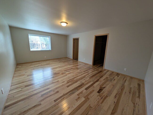 Building Photo - A Gardeners Oasis! 3 Bedroom Townhome for ...