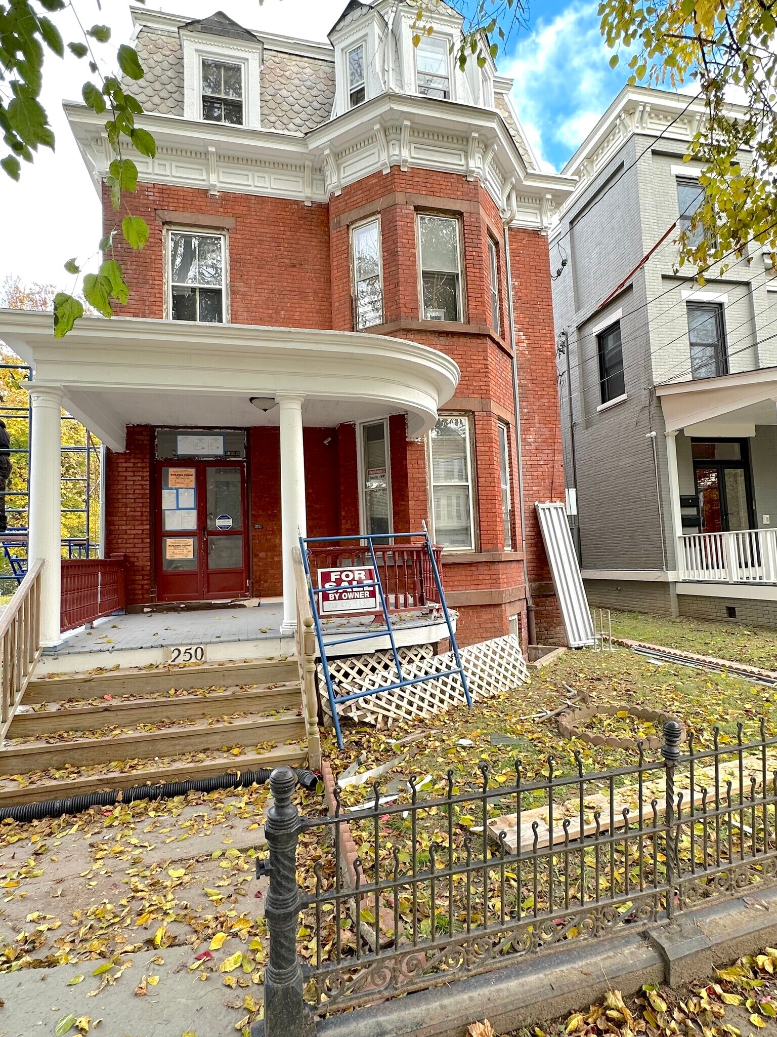 Building Photo - 250 Grand St