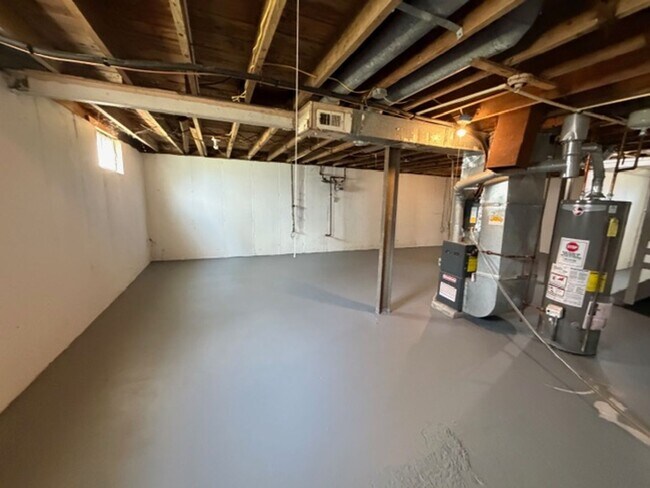 Building Photo - Lovely 3 Bedroom / 1 Bath for Rent - Section 8 Welcome