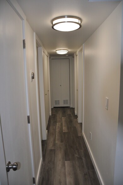 Hallway / Laundry - 3031 Pacific St