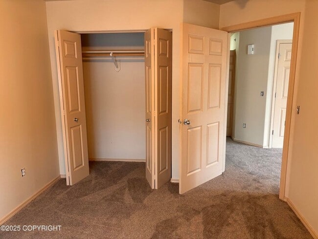 Building Photo - Newly Updated 2 Bed/2 Bath Condo w/Garage!