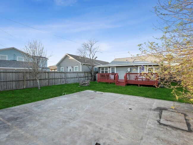 Building Photo - 4019 Ave S