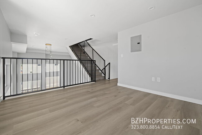 Building Photo - Beautiful Modern Duplex in the heart of No...