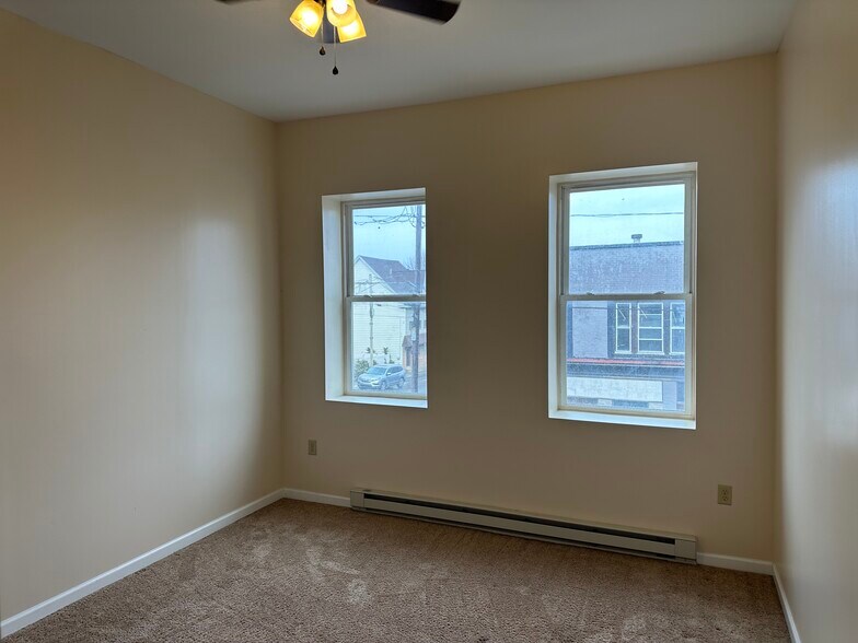 Building Photo - 634 Centre St