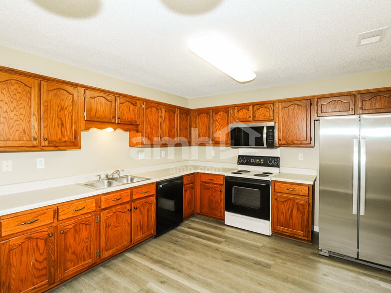 Building Photo - 5767 Kuykendall Dr