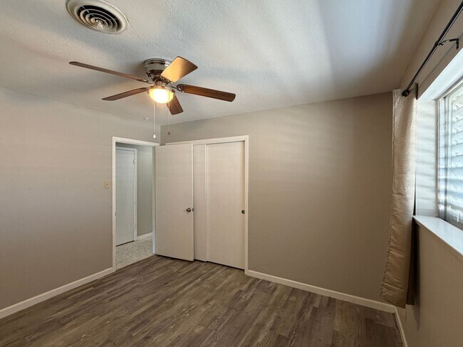 Building Photo - 749 Burkshire Dr