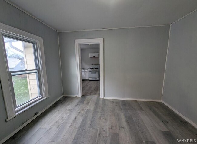 Building Photo - 627 Deer St