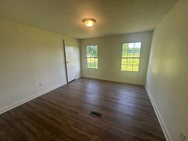 Building Photo - 1117 W Main St