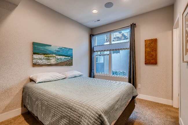 Building Photo - 1725 Eaton St