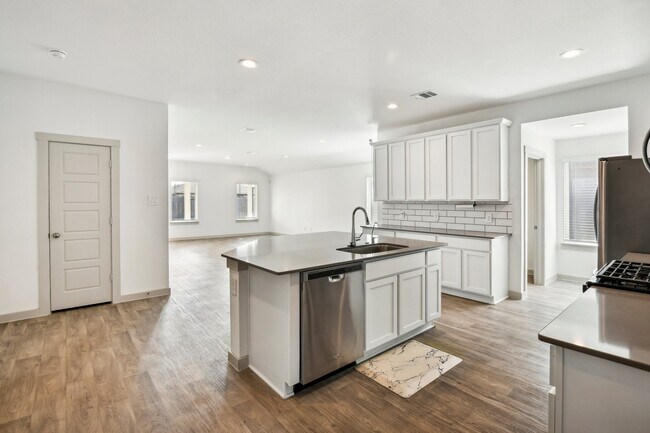 Building Photo - 8011 House bank Ln