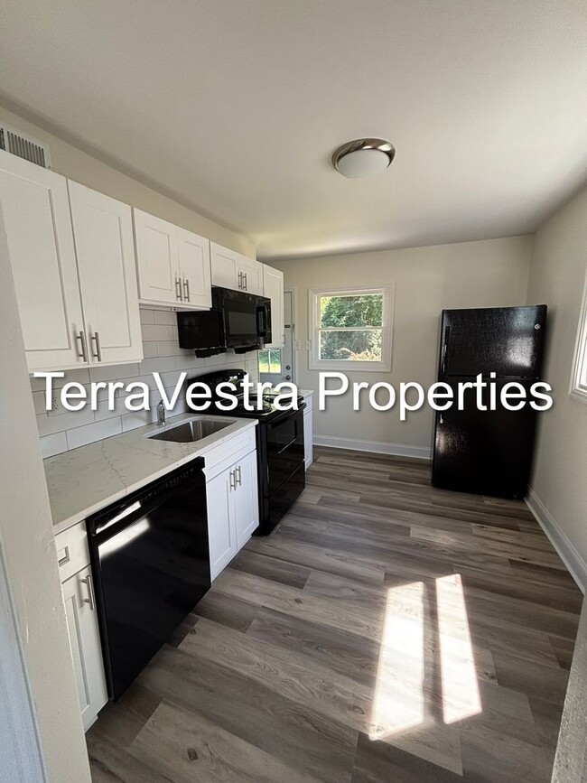 Building Photo - 3 Bed Single Family in Upper Deerfield!