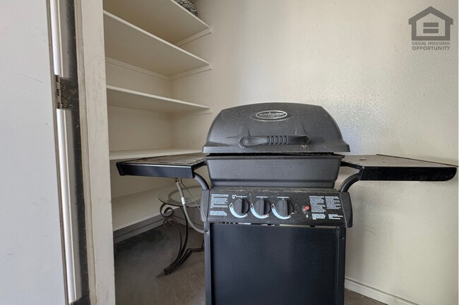 Building Photo - 1Bed/2Bath Furnished House in 55+ Age-Restricted Community in East Mesa!