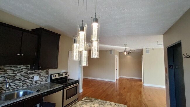 Building Photo - 236 Main St