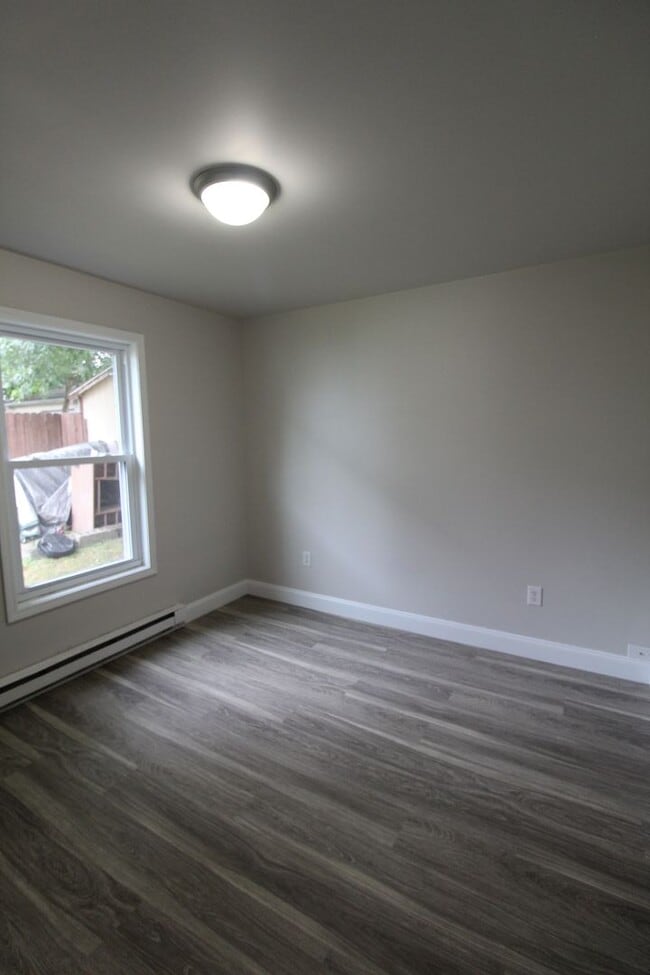 Building Photo - Three bedroom home