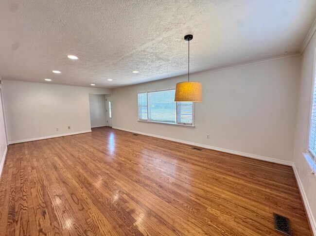Building Photo - 2724 NW 33rd St