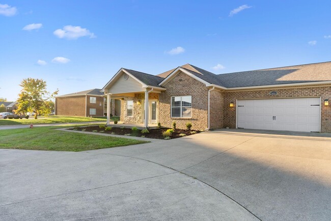 Building Photo - 585 Regency Cir