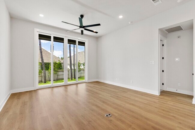 Building Photo - 415 N Hillary Step Pl