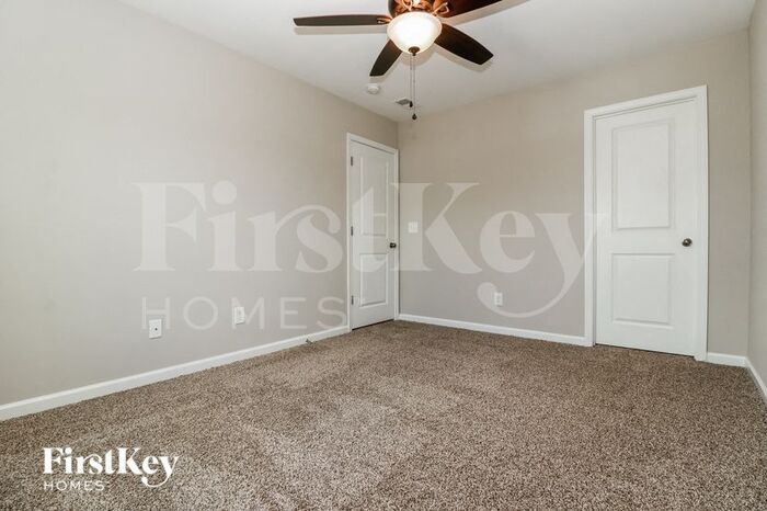 Building Photo - 770 Redbud Ln