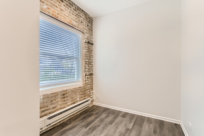 Building Photo - 226 E Illinois St