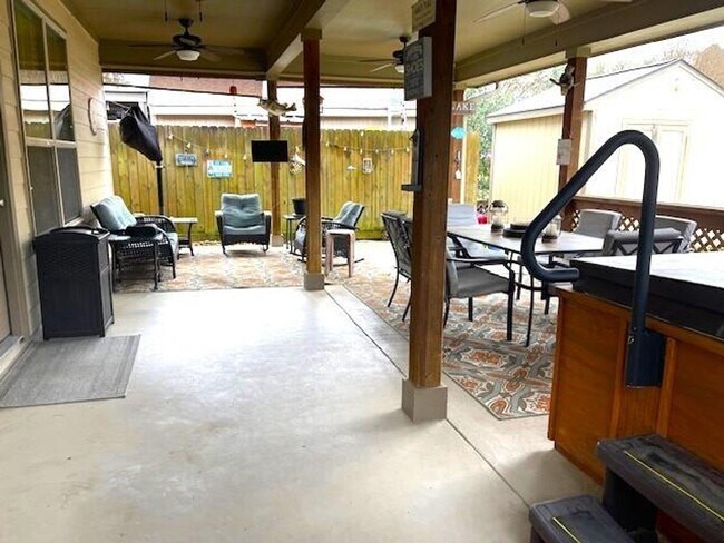 Building Photo - 14156 Shadow Bay Dr