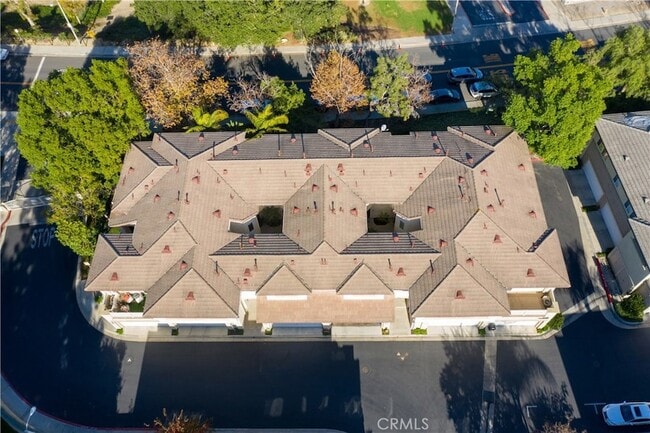 Building Photo - 17 Aurora