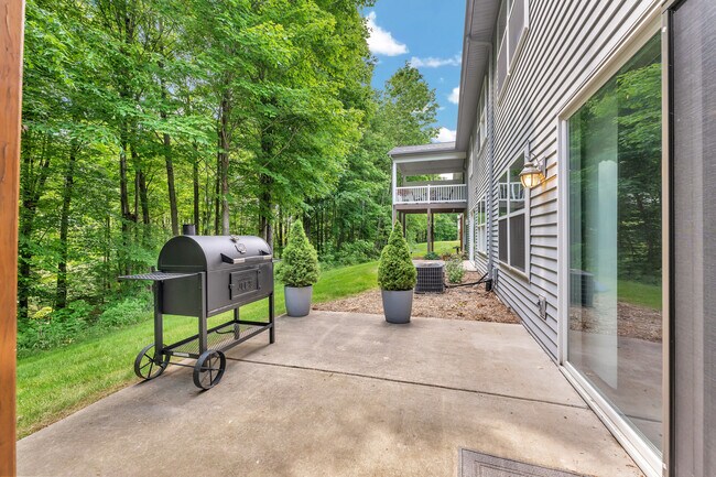 Building Photo - 6690 Green Valley Ct SE