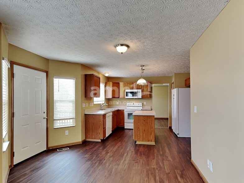 Building Photo - 494 Lockmead Dr