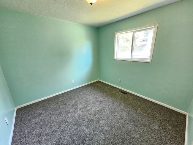 Building Photo - 407 G Ave