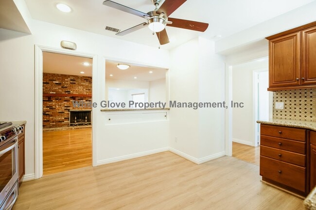 Building Photo - Spacious Fullerton 4BD Home with Dual Living Areas, Updated Kitchen & Screened Patio