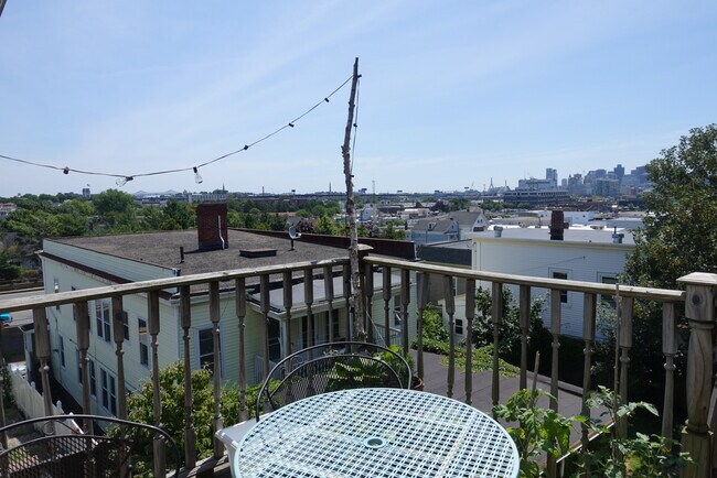 Building Photo - 23 Boston St