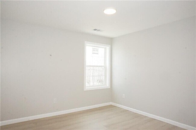 Building Photo - 359 Willard Ave