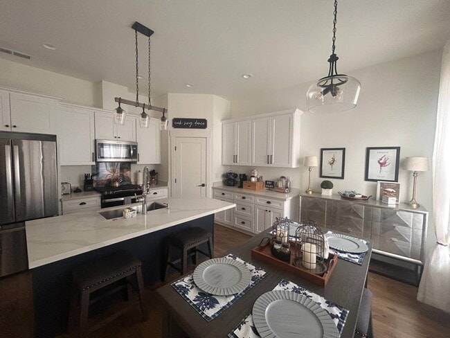 Building Photo - 307 Talons Dr