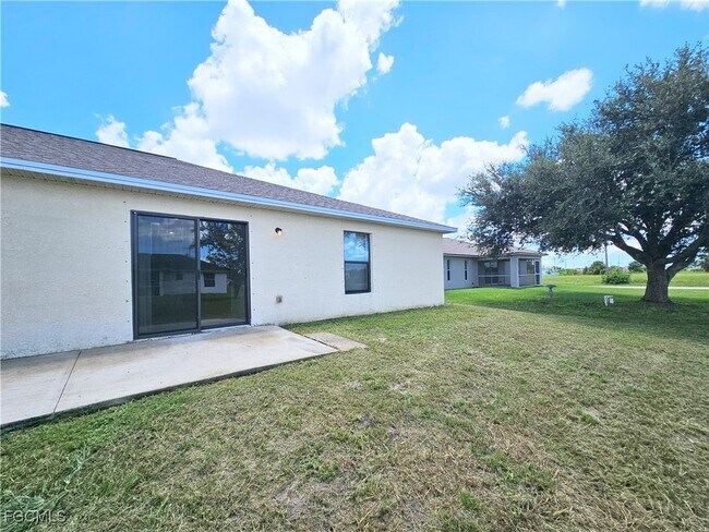 Building Photo - 904 Nelson Rd N