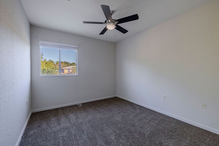 Building Photo - 805 Middleton Dr SW