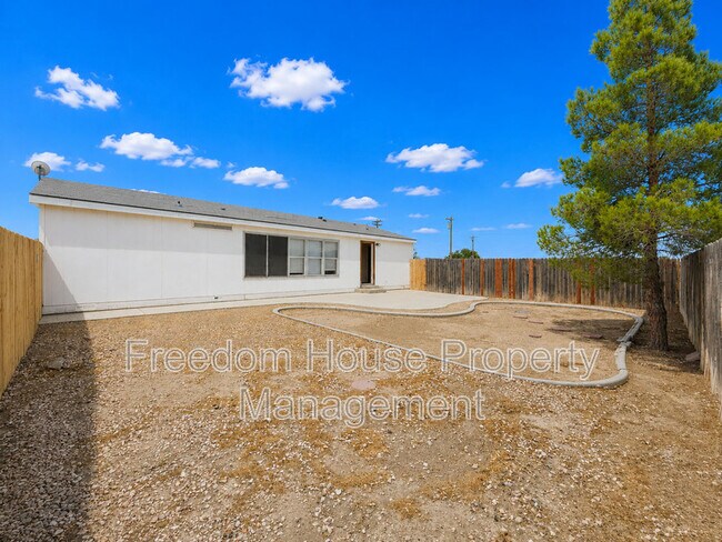Building Photo - 4400 Vicki Ann Rd