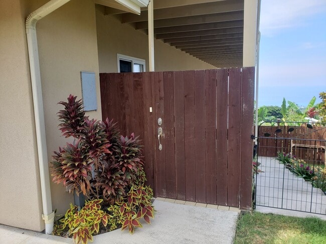 Building Photo - R 77-6462 Pualani St