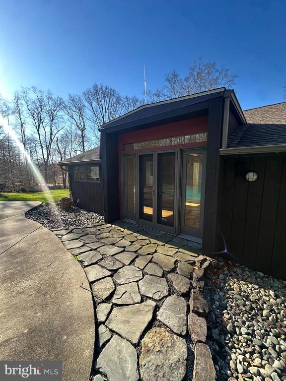 Building Photo - 5995 Lower York Rd