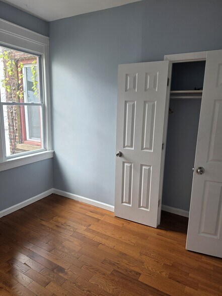 Building Photo - 300 Lyons Ave