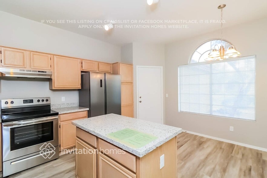 Building Photo - 7451 W Via Del Sol Dr