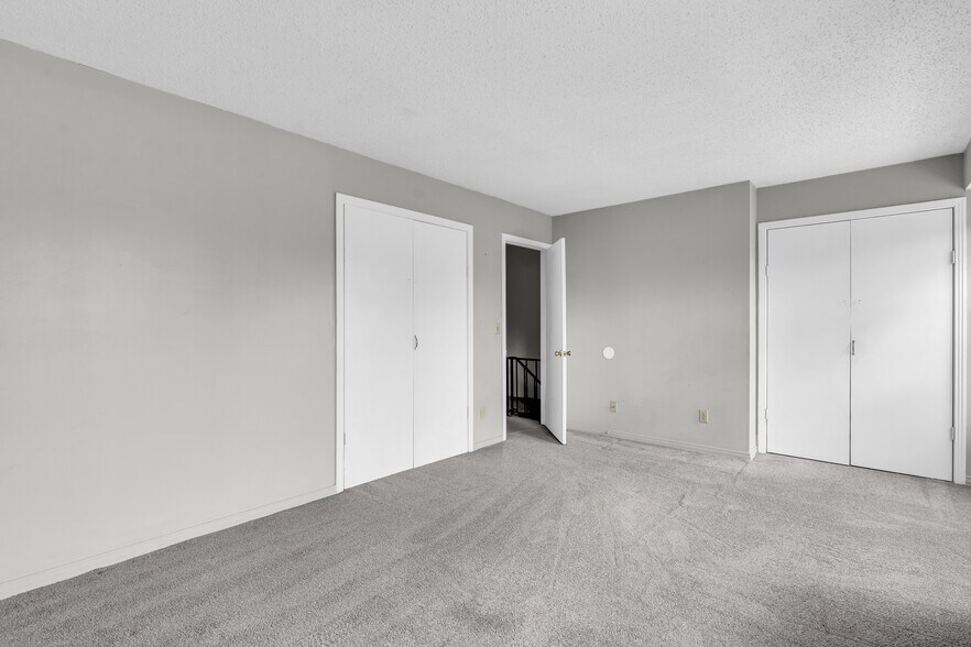 Building Photo - 320 11th St N