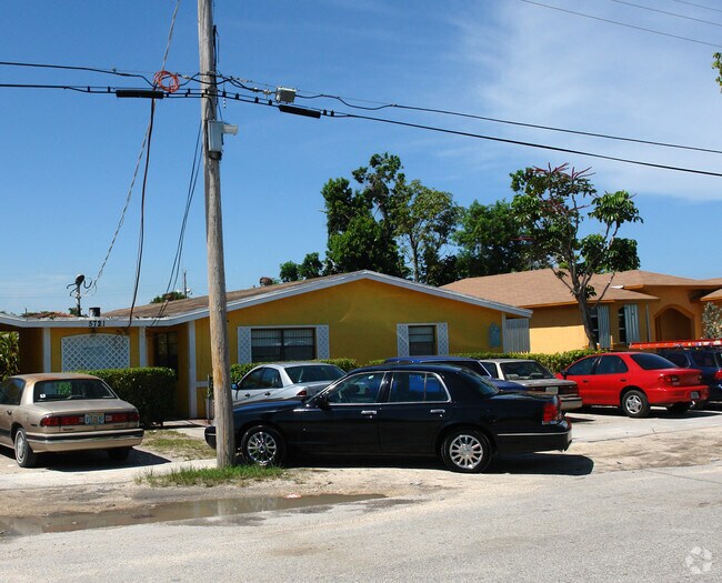 Building Photo - 5721 Fletcher St