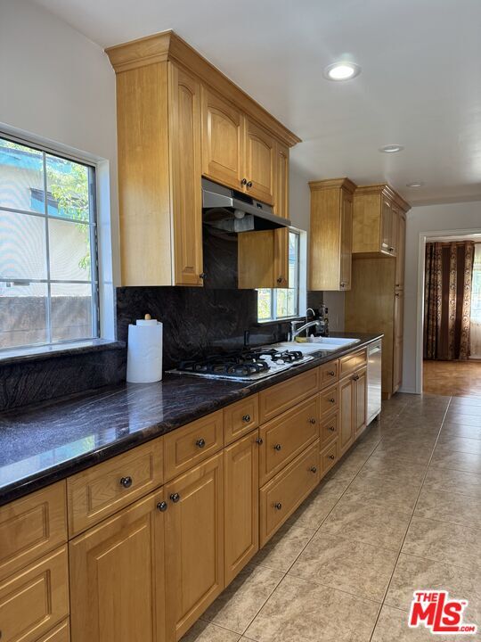 Building Photo - 5412 Hazeltine Ave