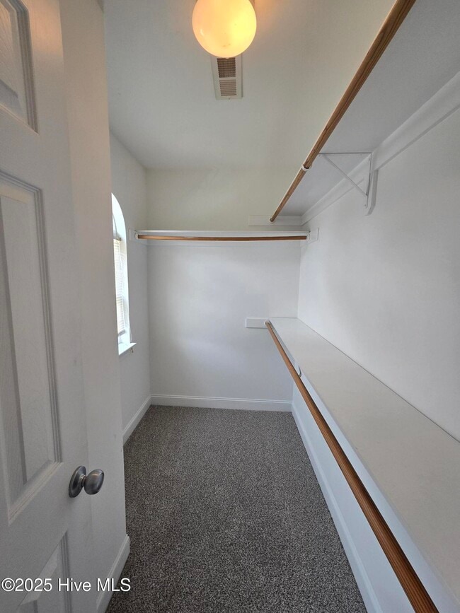Building Photo - 4009 Lucerne Ct